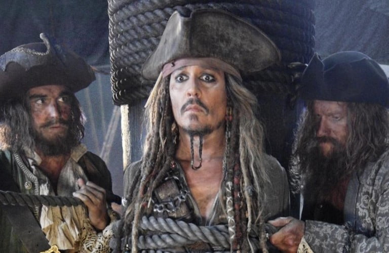 Johnny Depp finalmente aparece no novo trailer de “Piratas das Caraíbas 5”