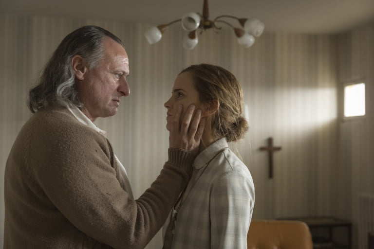 Novo poster de “Colonia” com Emma Watson no papel principal