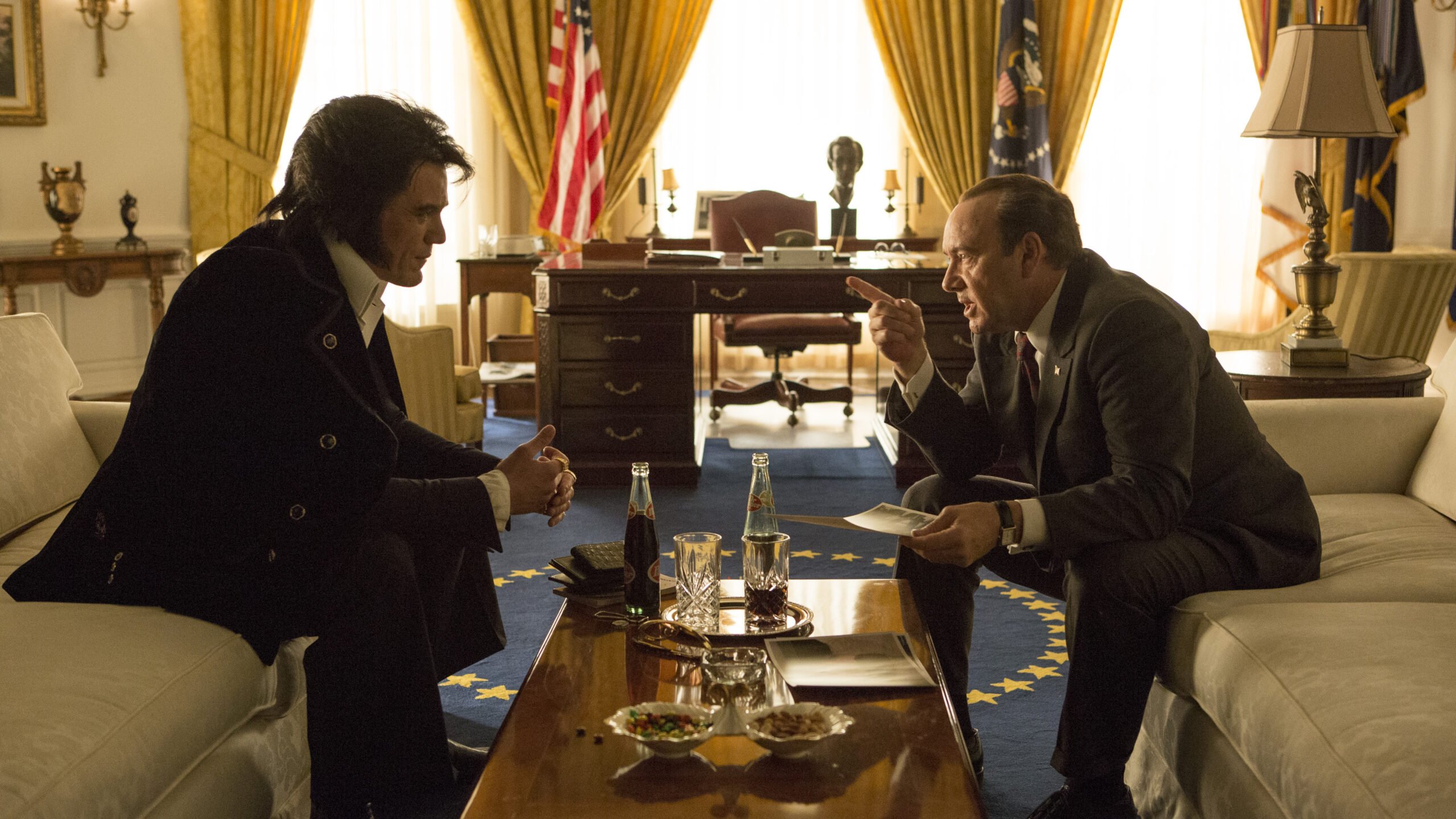 Michael Shannon e Kevin Spacey são dois ícones americanos em “Elvis and Nixon”