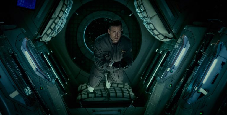 Poster e Imagens do filme “Life” com Jake Gyllenhaal e Ryan Reynolds