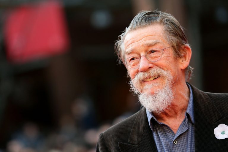 Morreu Sir John Hurt, o ator de “O Homem Elefante” e “Harry Potter”
