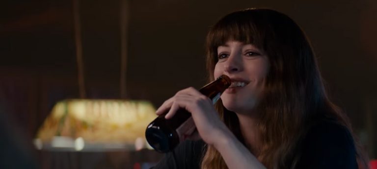 Primeiro trailer e poster de “Colossal”, com Anne Hathaway