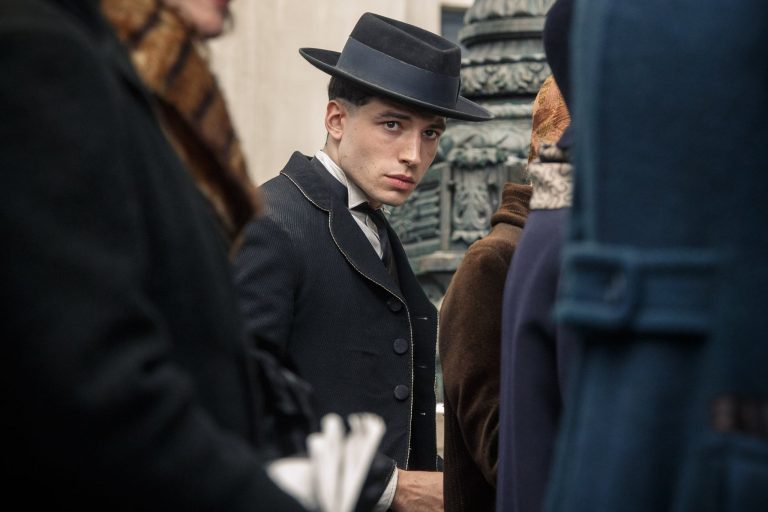 Ezra Miller: Saltando para o Topo