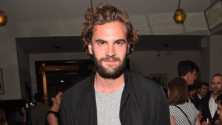 Tom Bateman junta-se a Liam Neeson no elenco de “Hard Powder”