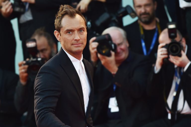 Jude Law vai ser Albus Dumbledore em “Monstros Fantásticos 2”