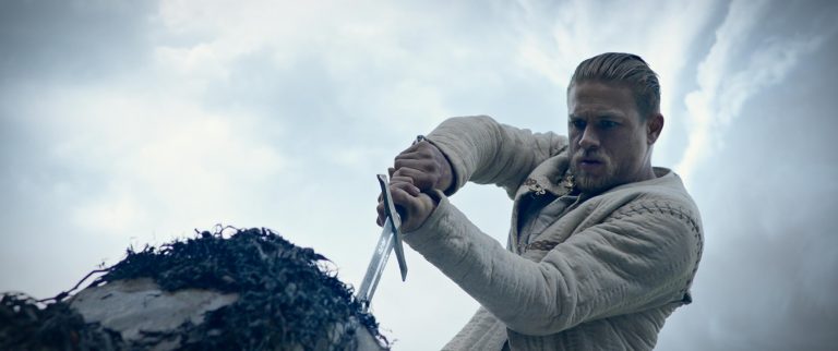 Crítica de “Rei Artur – A Lenda da Espada” de Guy Ritchie (CONTÉM SPOILERS)
