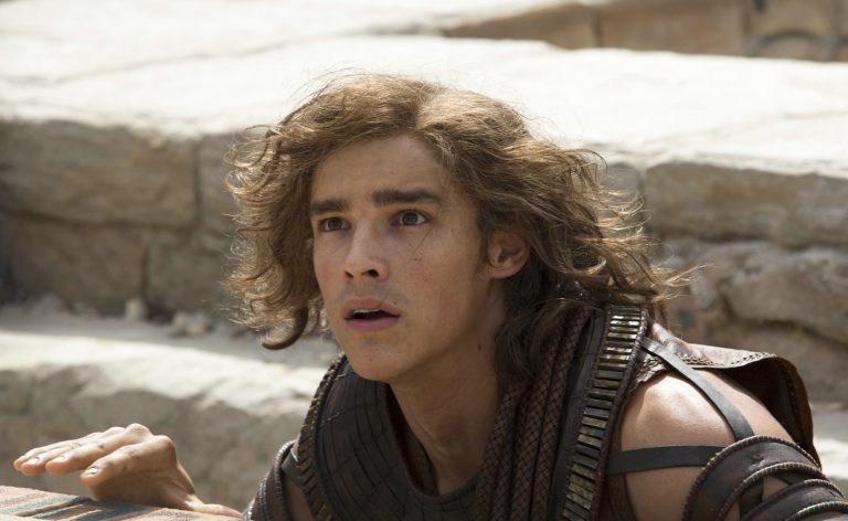 Titans | Brenton Thwaites será o Dick Grayson da série live-action