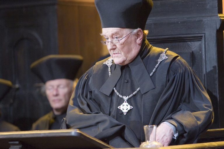 Morreu Robert Hardy, o Cornelius Fudge de Harry Potter, aos 91 anos