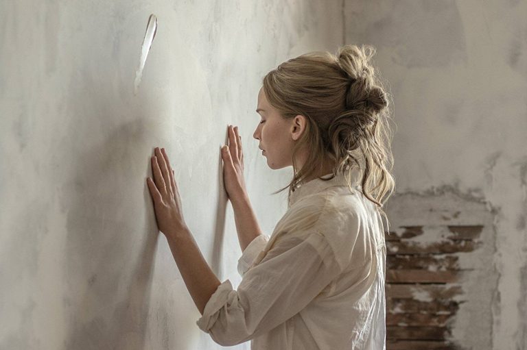 mãe! | Novo poster realça as reações controversas ao filme