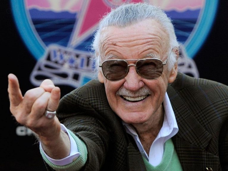 Stan Lee luta contra Darth Maul e AT-ATs de Star Wars em animação