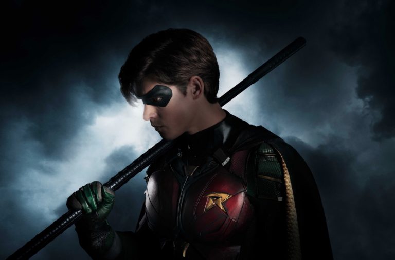 Titans | Primeira imagem de Brenton Thwaites como Robin foi divulgada