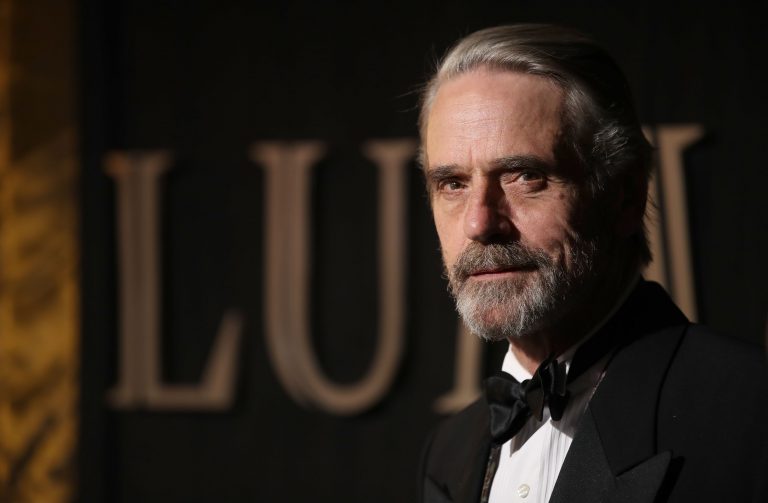 Jeremy Irons vai protagonizar a série “Watchmen”