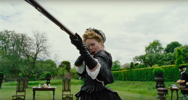 Emma Stone e Rachel Weisz são rivais no trailer de “The Favourite”
