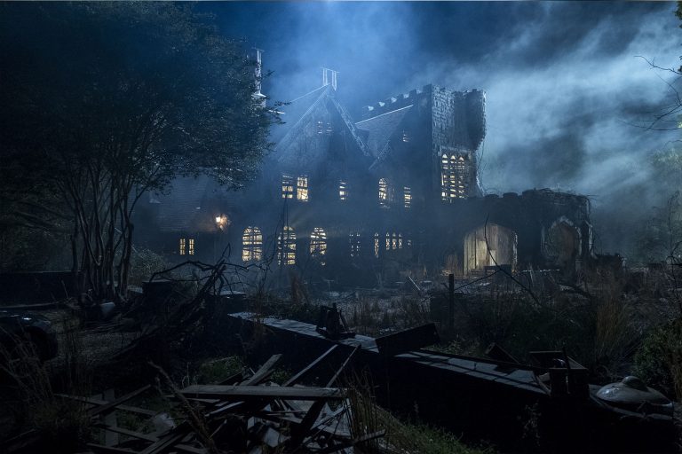 Netflix divulga as primeiras imagens oficiais de A Maldição de Hill House