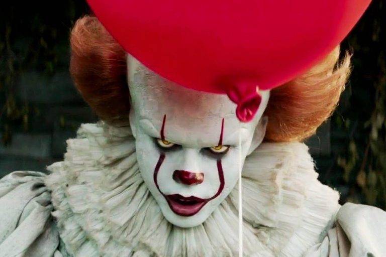 Bill Skarsgård na pele de Pennywise no set de “It: Chapter Two”