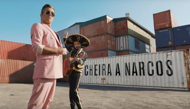 “Cheira bem, Cheira a Narcos”: Jel e Vasco promovem “Narcos”
