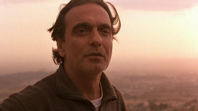 Noite de Natal com “O Sabor da Cereja” de Abbas Kiarostami na RTP2
