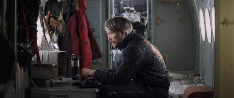 Mads Mikkelsen a sobreviver ao Ártico