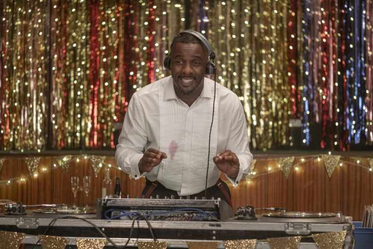 Idris Elba é DJ em comédia da Netflix