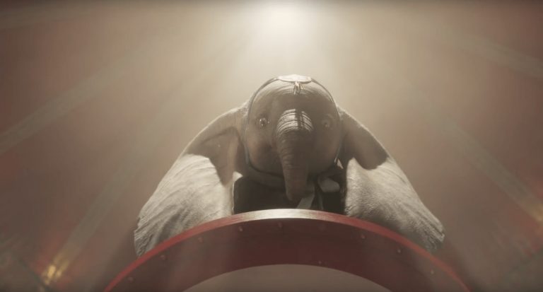 Eva Green voa com Dumbo em novo spot promocional