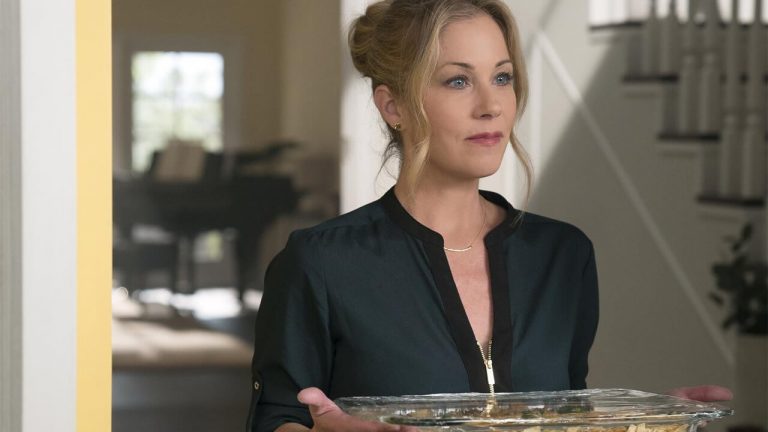 Divulgado trailer de nova série Netflix – “Dead to Me”