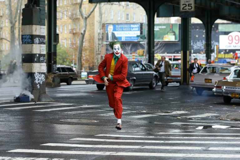 Revelado o poster oficial de Joker – Put on a happy face
