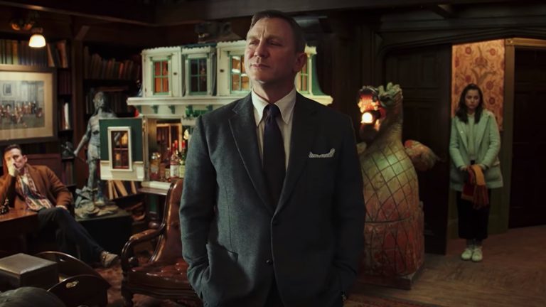 Craig em confronto com Jamie Lee Curtis em novo vídeo de “Knives Out”