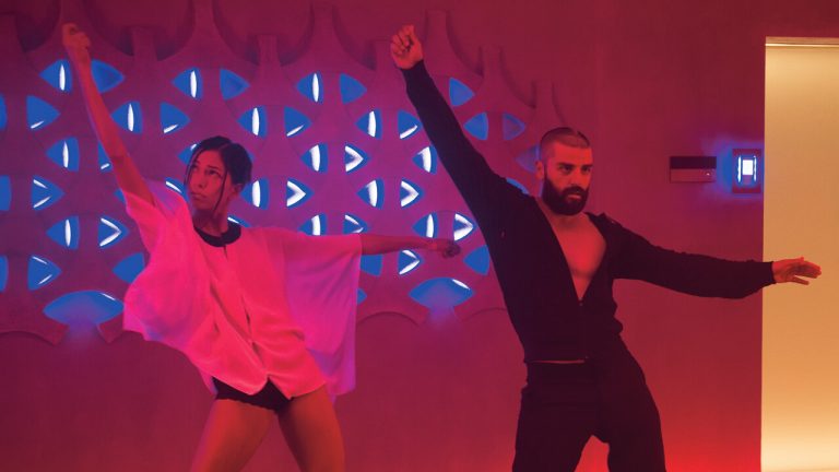 Oscar Isaac revisita “Ex Machina” de Brian K. Vaughan
