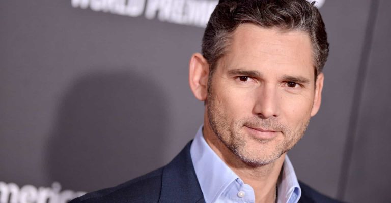 Eric Bana no papel de Mike The Bike Hailwood, o lendário motociclista