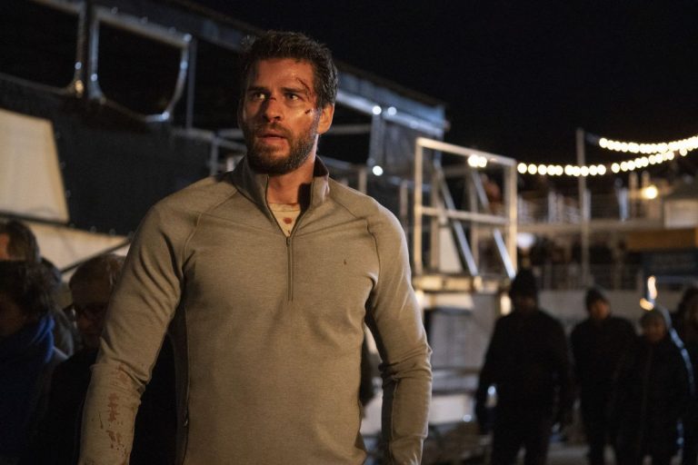 Liam Hemsworth e Christoph Waltz em “Most Dangerous Game”