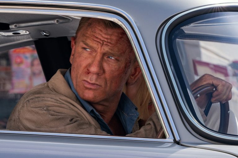 COVID-19 fecha cinemas pelo mundo e poderá adiar Mulan e 007
