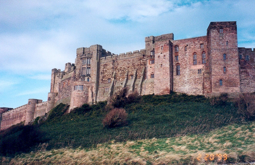 foto antiga do castelo de Bebbanburg