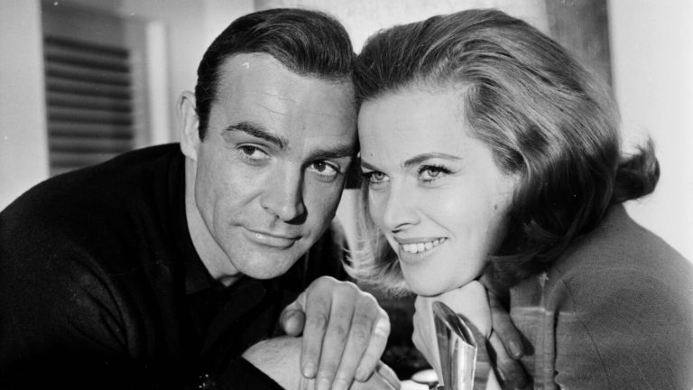 Bond Girl Honor Blackman morreu aos 94 anos