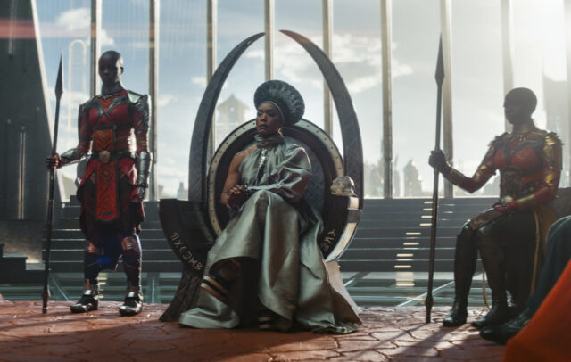 Florence Kasumba, Angela Bassett & Danai Gurira em "Black Panther: Wakanda Forever."