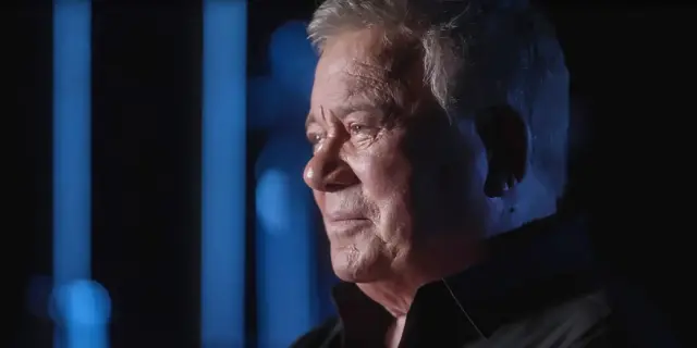 William Shatner a chorar em entrevista