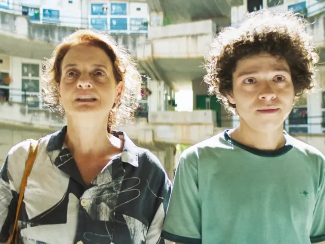 Cena do Filme Sonhar Com Leões