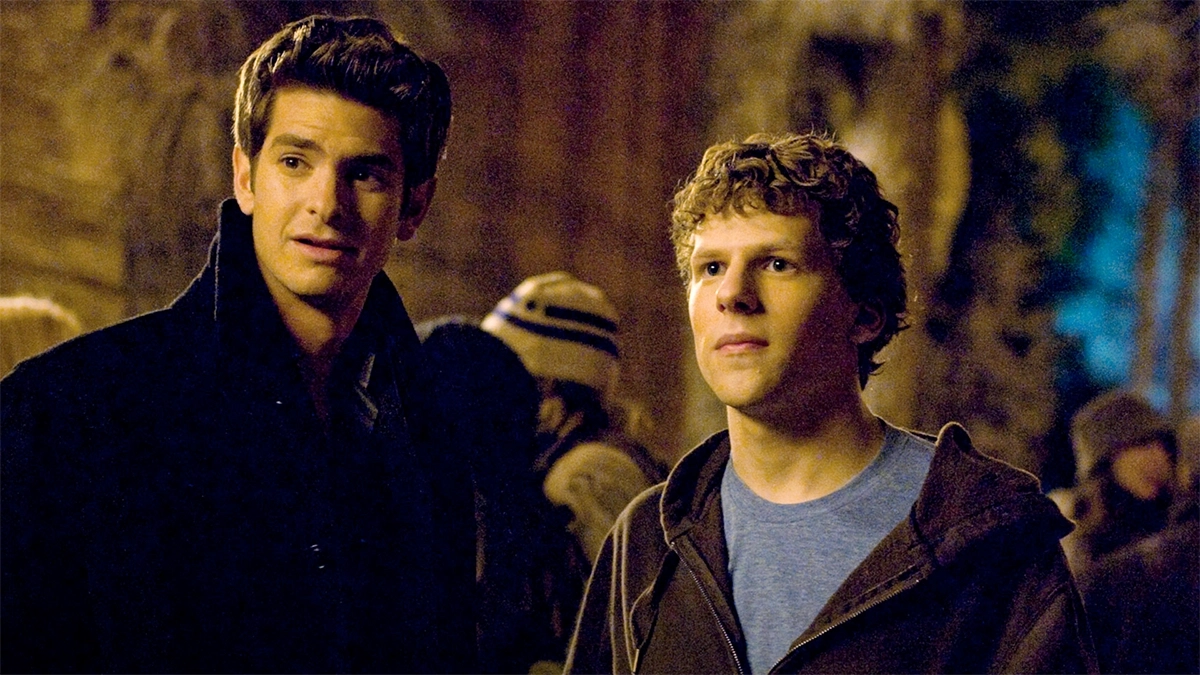 Cena do filme The Social Network, mostrando um momento tenso entre personagens