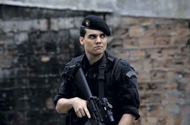 Capitão Nascimento na Favela em Tropa de Elite