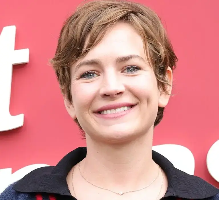 Britt Robertson em Christmas in Blue Moon Bay: O Que Sabemos Até Agora