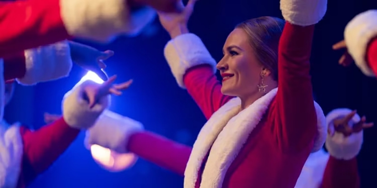 Britt Robertson em Christmas in Blue Moon Bay 