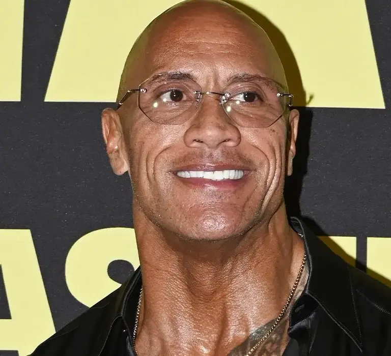 Dwayne Johnson em ‘Red One’: O Controverso Sucesso de Streaming no Natal de 2025