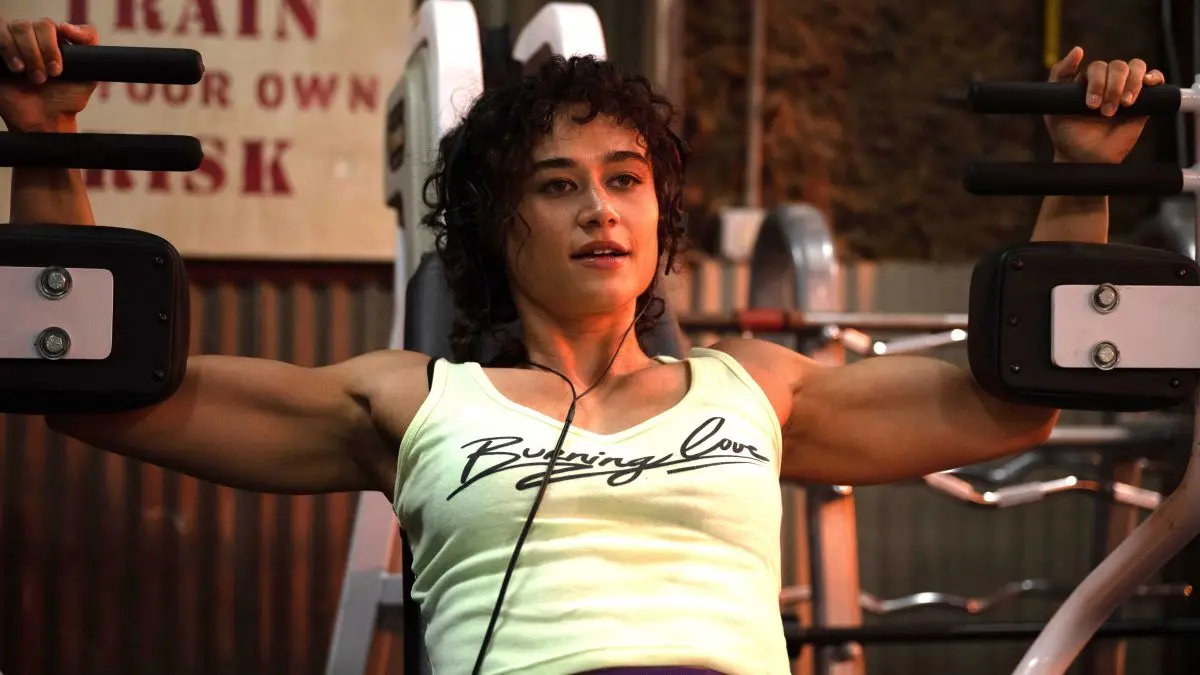 Morte em The Running Man - Katy O’Brian Fala Sobre o Seu Papel