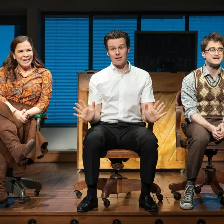 Merrily We Roll Along: A Nova Adaptação Cinemática com Jonathan Groff