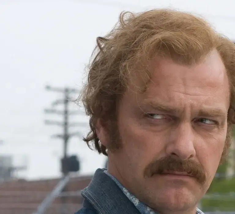 ‘Kill the Irishman’: O Retrato Real da Máfia com Ray Stevenson