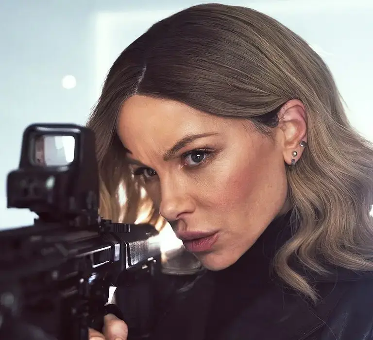 Wildcat: Lewis Tan Fala sobre o Novo Filme de Ação e o Elenco Estelar