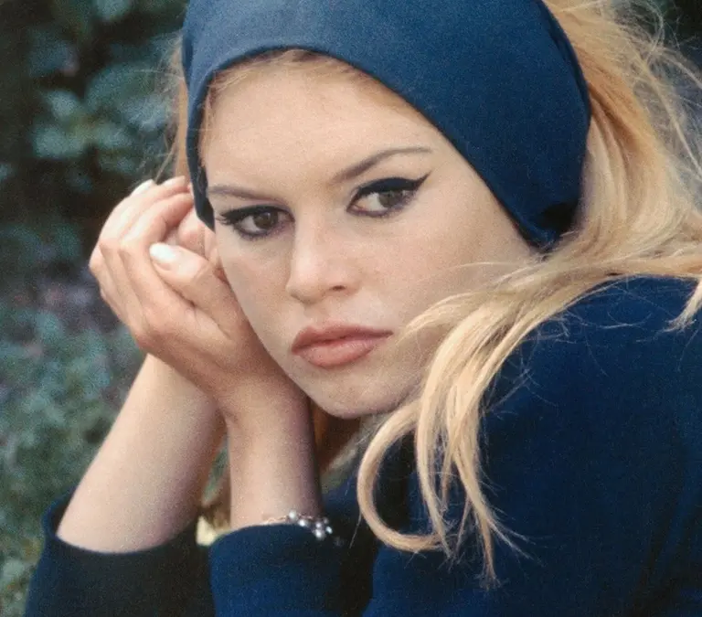 A Surpreendente Conexão de Brigitte Bardot a Portugal: O Encontro com António Vilar em 1960