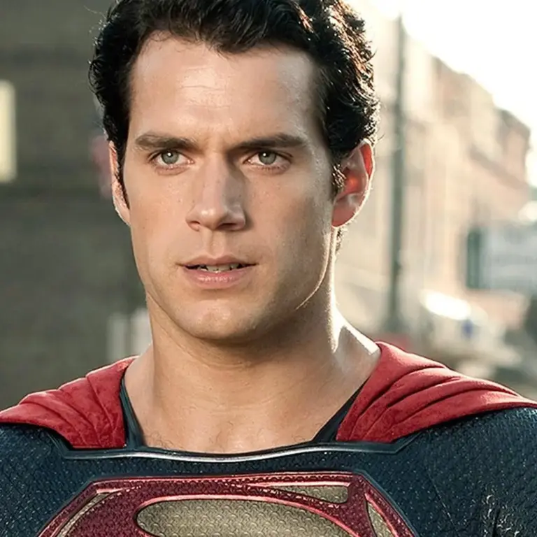 A Verdade Sobre a Imagem de Henry Cavill em Traje de Christopher Reeve: Um Legado Complicado