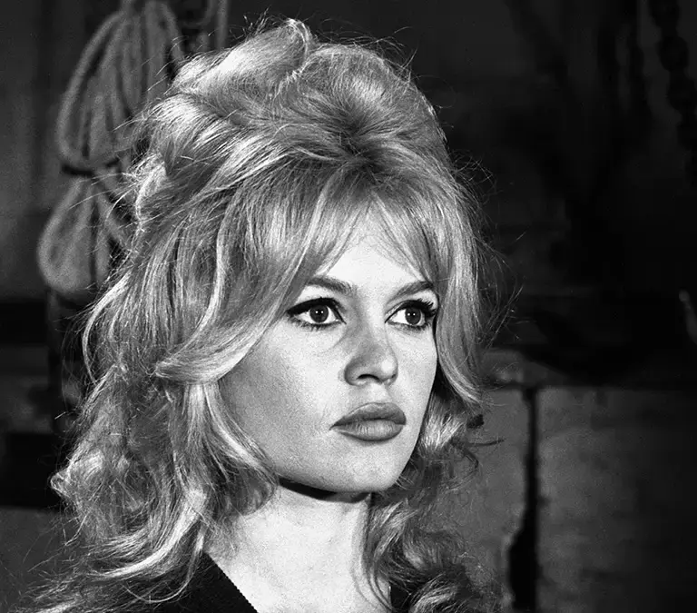 A Triste Partida de Brigitte Bardot: Os 5 Filmes que Transformaram B.B. numa Lenda – 60-80 caracteres