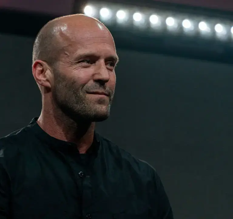 Jason Statham Rouba a Cena em Nova Comédia de Ação